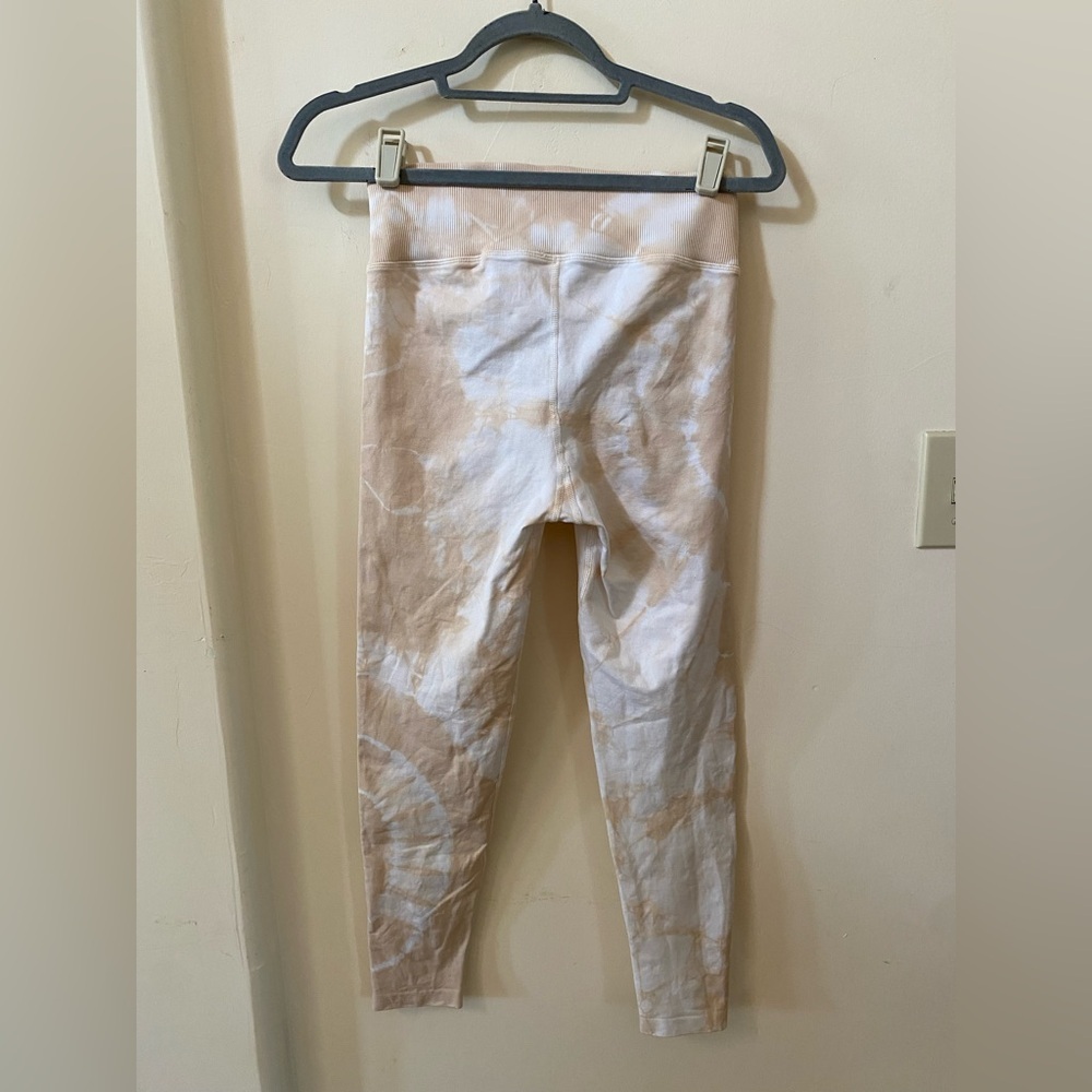 OFFLINE by Aerie Seamless High Waisted Tie Dye Leggings Tan White Size M - Picture 4 of 5